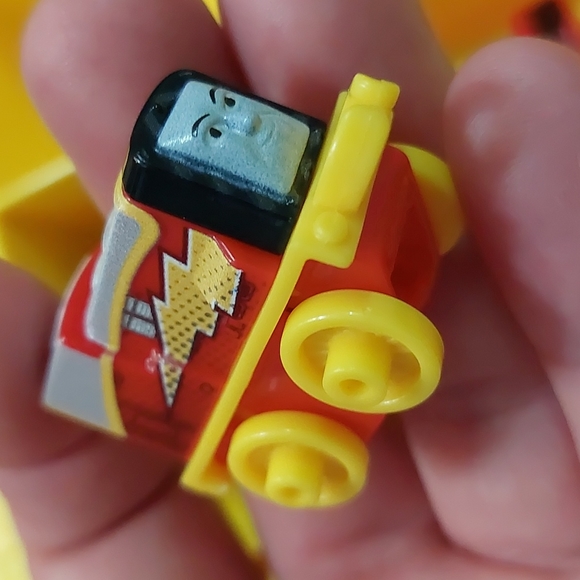 Thomas&Friends DC Super Friends Collector’s Playwheel CarrryCase•11 MiniTrains - Picture 15 of 16